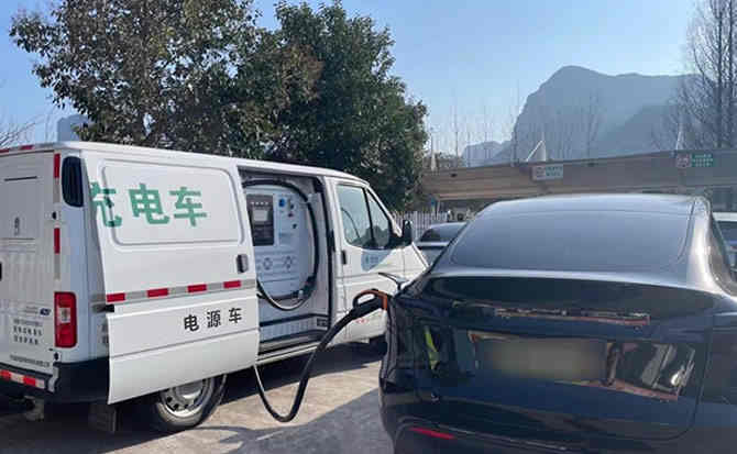 三都汽车搭电